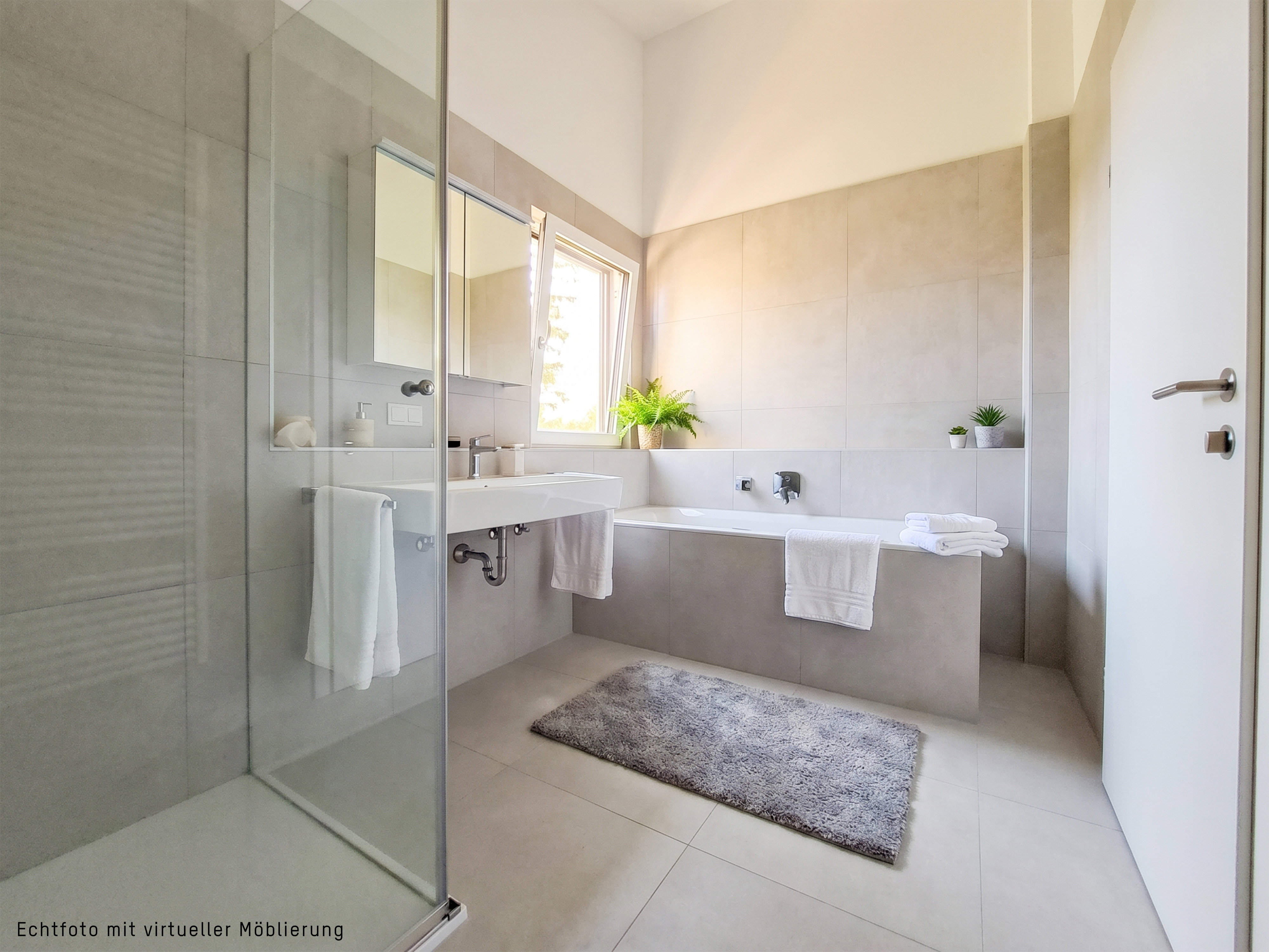 06_Lieleggweg62_H2_Badezimmer mit Dusche und Badewanne.jpg