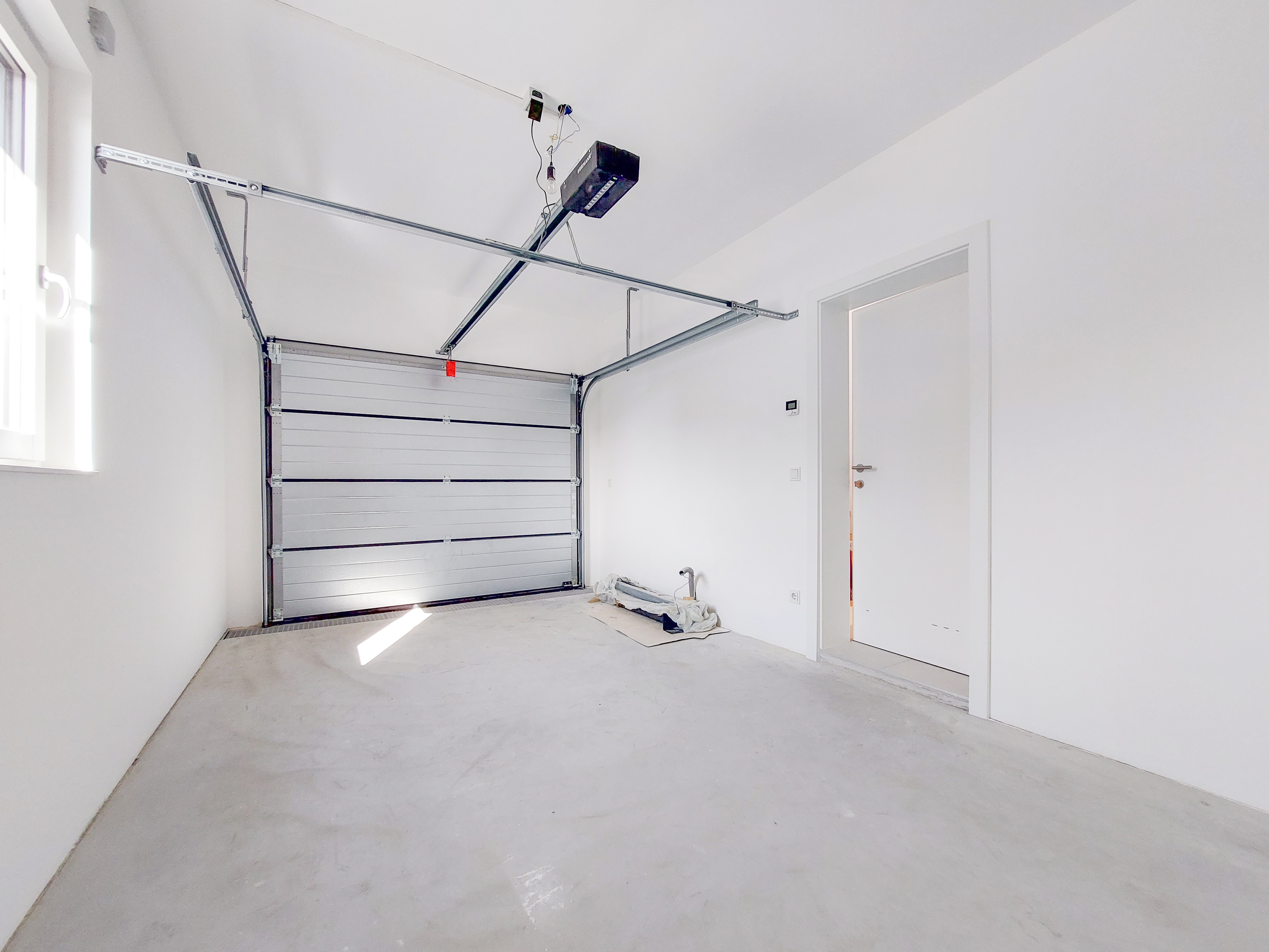 08_Ruzickagasse 21_H2_Garage mit direktem Hauszugang.jpeg