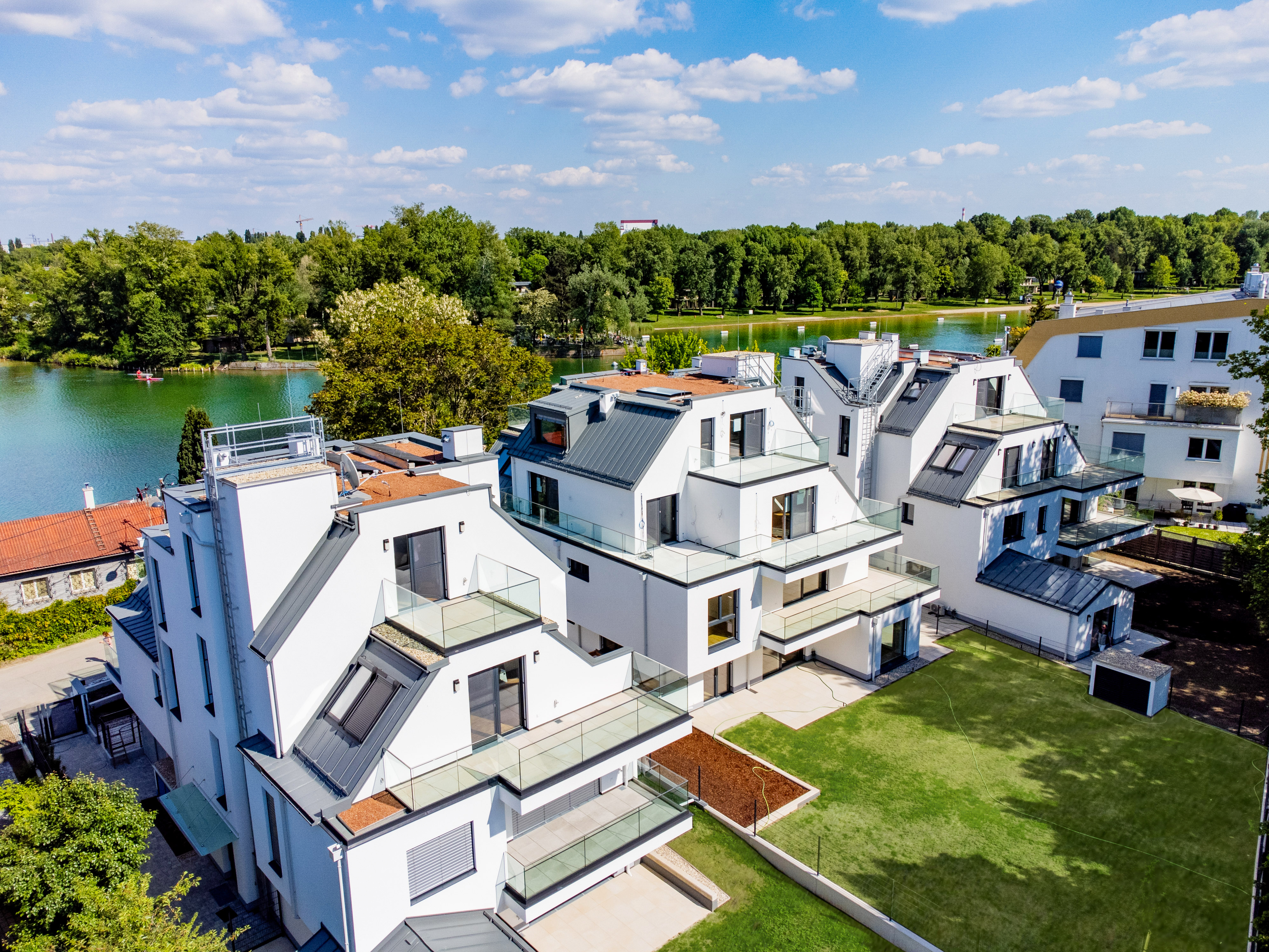Fischerstrand_Außenansicht-13_mit Rasen.jpg